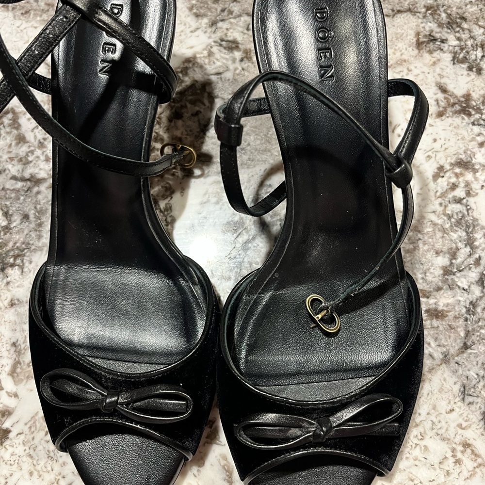 Doen Black Strappy Heels with Bow Detail